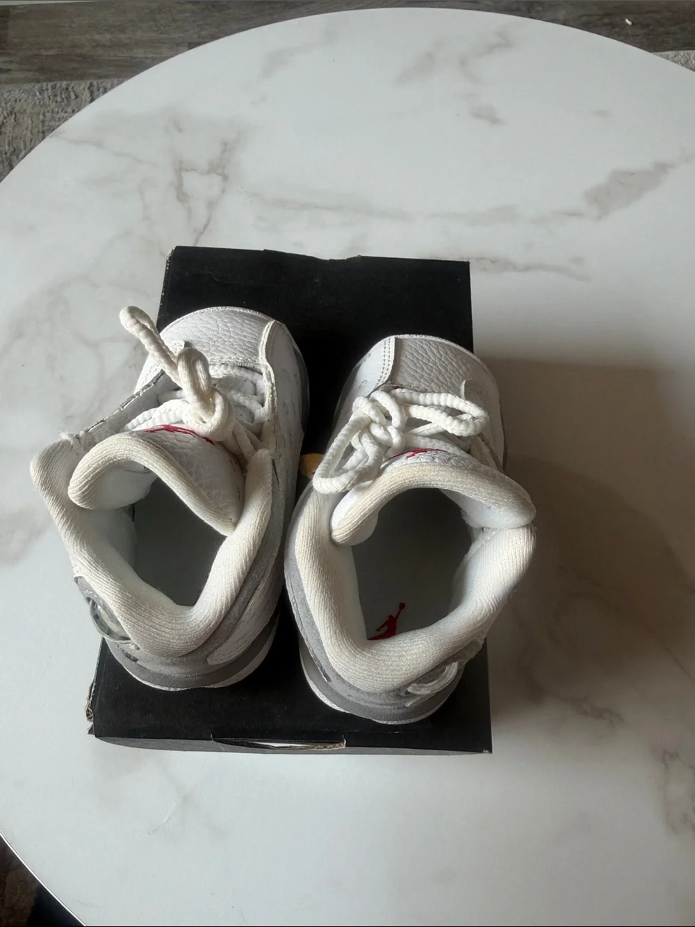 Jordan clean white